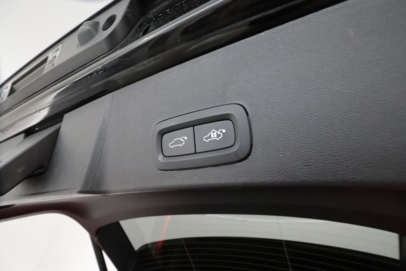Volvo XC40 2023 T5 TwE Plus Bright aut **ACC / H&K / P.kamera / Muistipenkki / BLIS / Navi / LED / Mustat nahat** - 1.Om Suomi-auto / Kahdet renkaat aluvanteilla / Merkkihuollettu