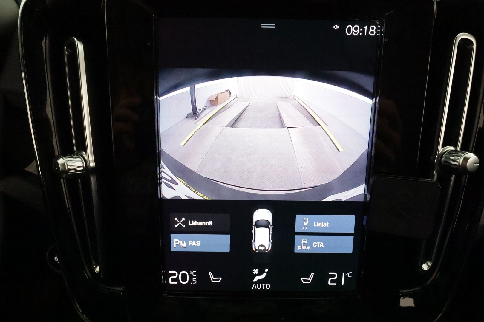 Volvo XC40 2023 T5 TwE Plus Bright aut **ACC / H&K / P.kamera / Muistipenkki / BLIS / Navi / LED / Mustat nahat** - 1.Om Suomi-auto / Kahdet renkaat aluvanteilla / Merkkihuollettu