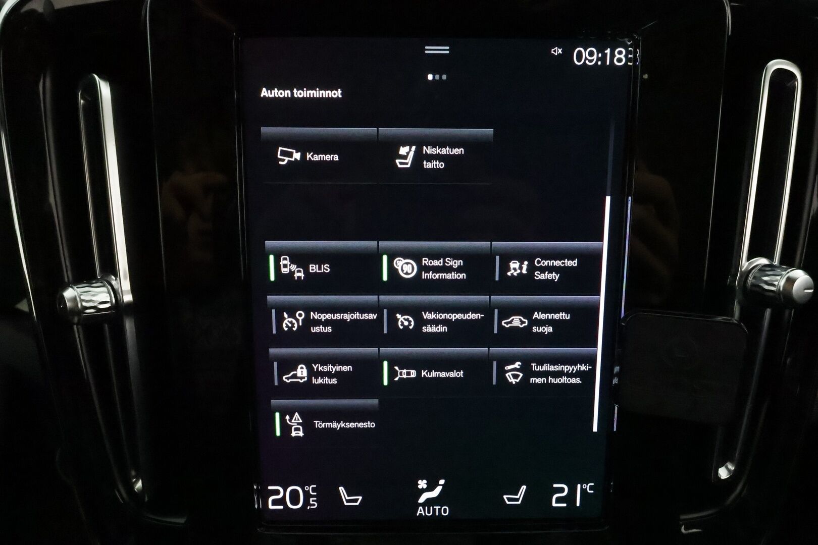Volvo XC40 2023 T5 TwE Plus Bright aut **ACC / H&K / P.kamera / Muistipenkki / BLIS / Navi / LED / Mustat nahat** - 1.Om Suomi-auto / Kahdet renkaat aluvanteilla / Merkkihuollettu