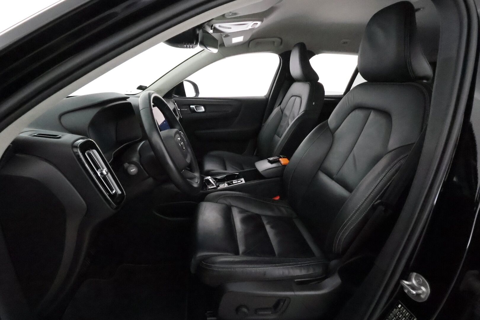Volvo XC40 2023 T5 TwE Plus Bright aut **ACC / H&K / P.kamera / Muistipenkki / BLIS / Navi / LED / Mustat nahat** - 1.Om Suomi-auto / Kahdet renkaat aluvanteilla / Merkkihuollettu