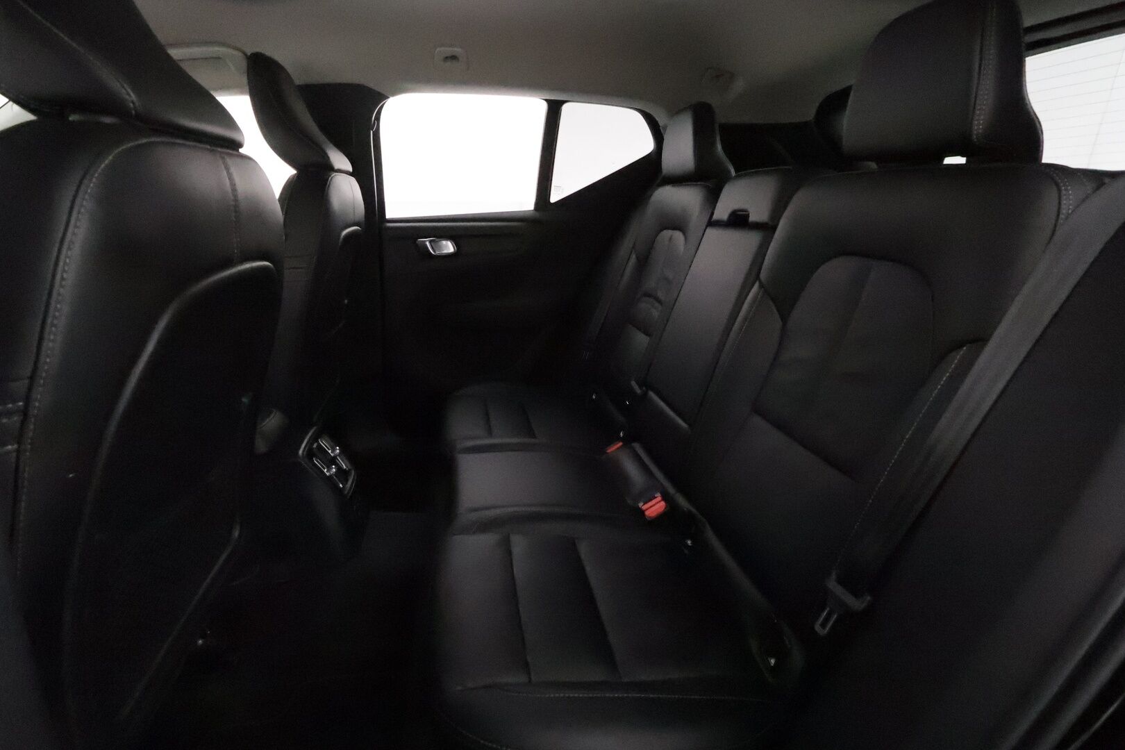 Volvo XC40 2023 T5 TwE Plus Bright aut **ACC / H&K / P.kamera / Muistipenkki / BLIS / Navi / LED / Mustat nahat** - 1.Om Suomi-auto / Kahdet renkaat aluvanteilla / Merkkihuollettu