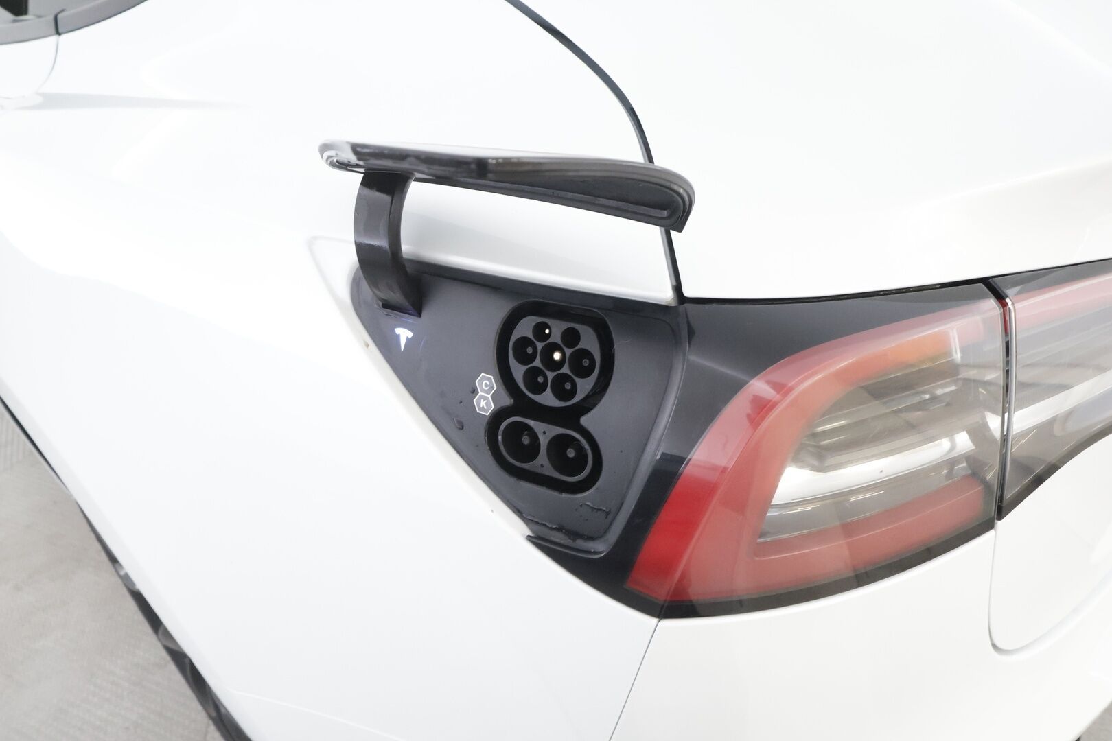 Tesla Model 3 2022 Standard Range Plus - | ILP | Lasikatto | ACC | Matrix-LED | P.Kamera | Muistipenkki | Premium Speakers | Navi | Kaistavahti | Keyless | Premium Connectivity | Kahdet renkaat | 2x Latauskaapelit |