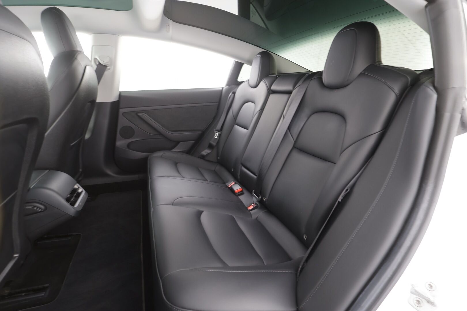 Tesla Model 3 2022 Standard Range Plus - | ILP | Lasikatto | ACC | Matrix-LED | P.Kamera | Muistipenkki | Premium Speakers | Navi | Kaistavahti | Keyless | Premium Connectivity | Kahdet renkaat | 2x Latauskaapelit |