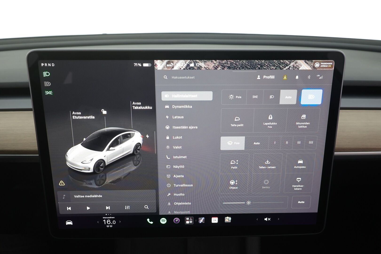Tesla Model 3 2022 Standard Range Plus - | ILP | Lasikatto | ACC | Matrix-LED | P.Kamera | Muistipenkki | Premium Speakers | Navi | Kaistavahti | Keyless | Premium Connectivity | Kahdet renkaat | 2x Latauskaapelit |