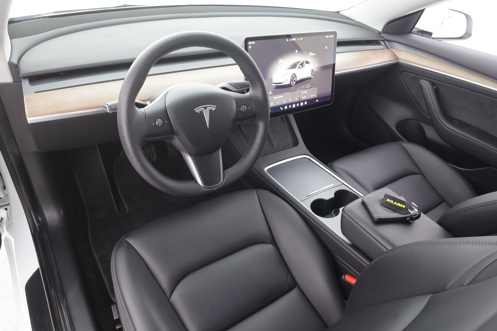 Tesla Model 3 2022 Standard Range Plus - | ILP | Lasikatto | ACC | Matrix-LED | P.Kamera | Muistipenkki | Premium Speakers | Navi | Kaistavahti | Keyless | Premium Connectivity | Kahdet renkaat | 2x Latauskaapelit |