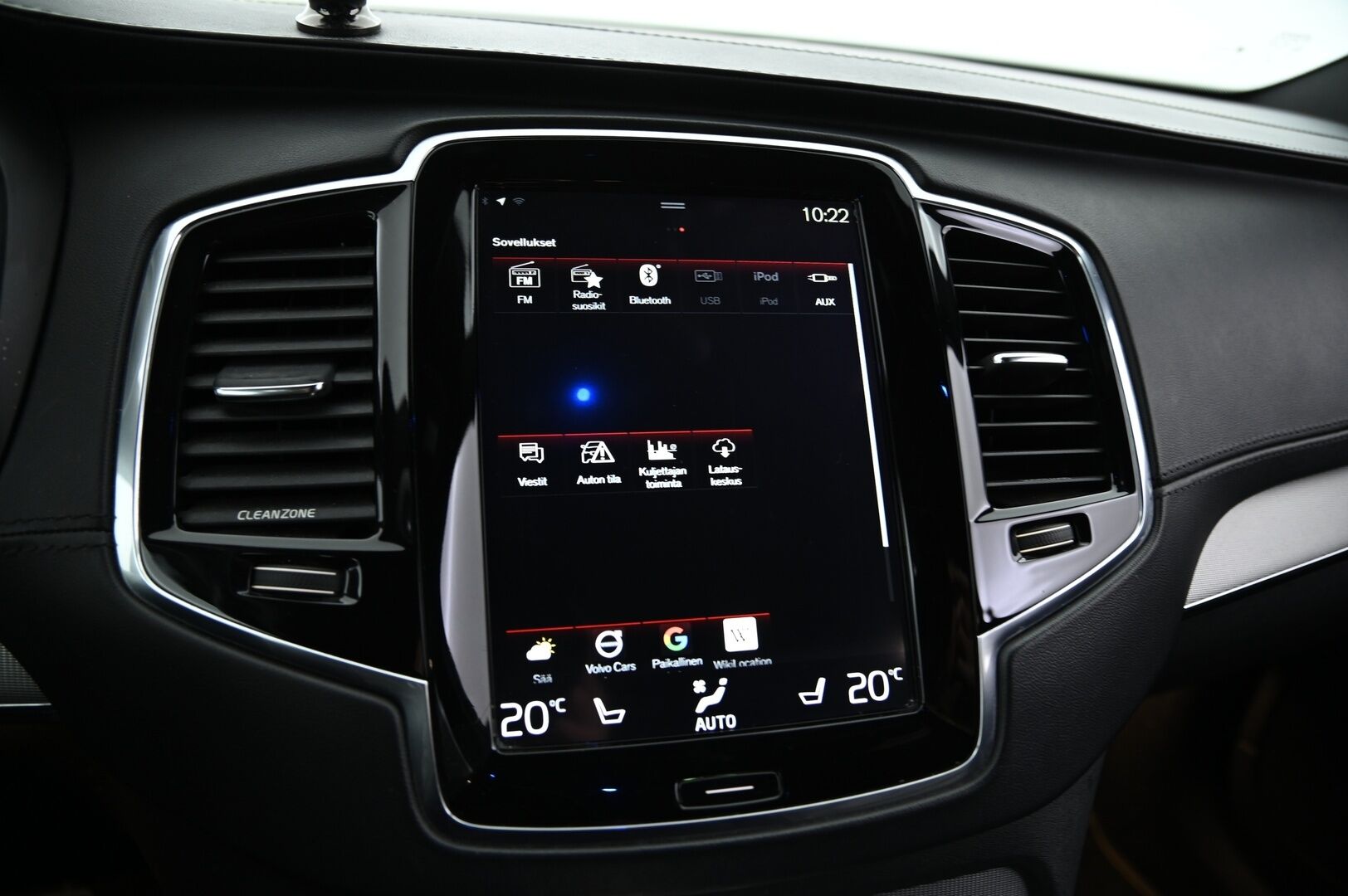 Volvo XC90 2016 T8 Twin Engine AWD R-Desing aut 7.P - 3,99 % KORKOTARJOUS TÄHÄN AUTOON - 31.5. ASTI! - SOH 84% / LED / HUD / ACC / Webasto / Koukku / P-kamera / Panorama 