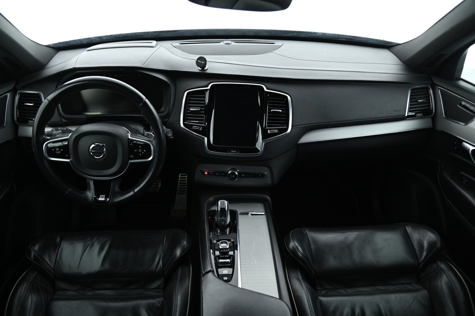 Volvo XC90 2016 T8 Twin Engine AWD R-Desing aut 7.P - 3,99 % KORKOTARJOUS TÄHÄN AUTOON - 31.5. ASTI! - SOH 84% / LED / HUD / ACC / Webasto / Koukku / P-kamera / Panorama 