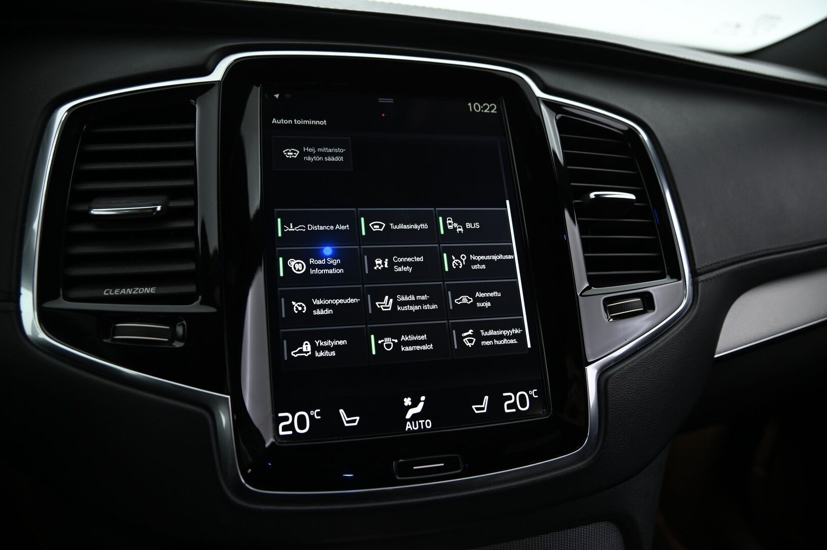 Volvo XC90 2016 T8 Twin Engine AWD R-Desing aut 7.P - 3,99 % KORKOTARJOUS TÄHÄN AUTOON - 31.5. ASTI! - SOH 84% / LED / HUD / ACC / Webasto / Koukku / P-kamera / Panorama 