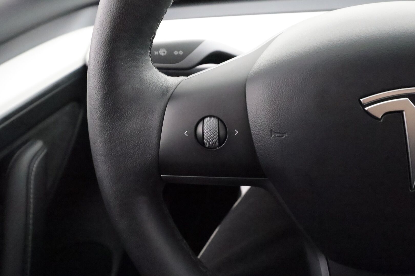 Tesla Model 3 2023 Standard Range Plus - | ACC | ILP | Ryzen | Lasikatto | Valkoiset nahat | Matrix-LED | Muistipenkki | P.kamera | Autosteer | Lämm. ratti | Sähk. takaluukku | 