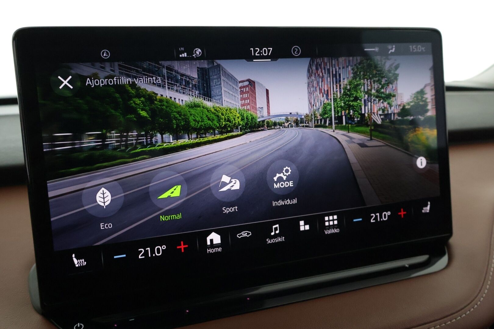 Skoda Enyaq 2022 80 iV - | ecoSuite nahkasisusta | Canton | Matrix LED | Lämpöpumppu | Koukku | ACC | BLIS | Muistipenkki | P.kamera | Keyless | 21" |