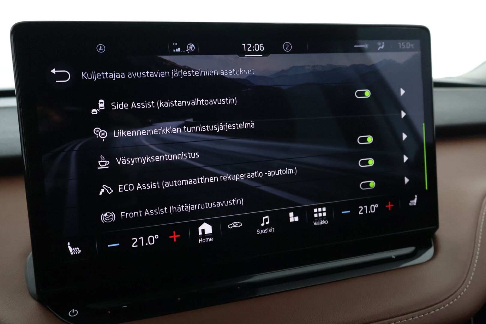 Skoda Enyaq 2022 80 iV - | ecoSuite nahkasisusta | Canton | Matrix LED | Lämpöpumppu | Koukku | ACC | BLIS | Muistipenkki | P.kamera | Keyless | 21" |