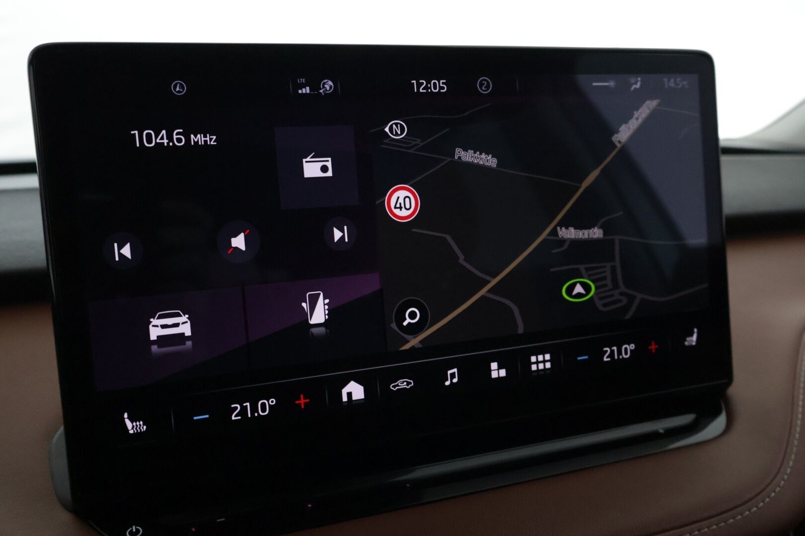 Skoda Enyaq 2022 80 iV - | ecoSuite nahkasisusta | Canton | Matrix LED | Lämpöpumppu | Koukku | ACC | BLIS | Muistipenkki | P.kamera | Keyless | 21" |