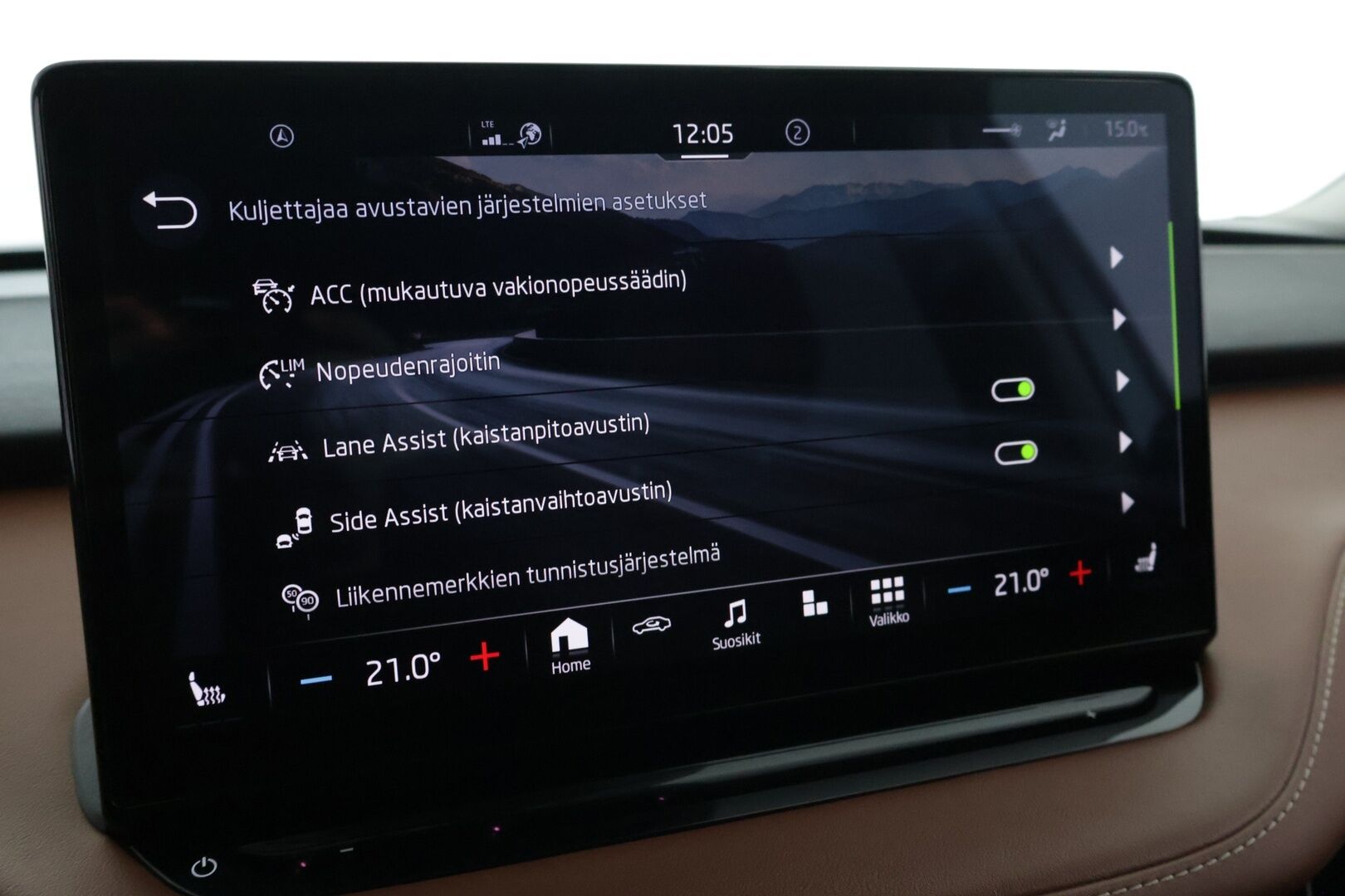 Skoda Enyaq 2022 80 iV - | ecoSuite nahkasisusta | Canton | Matrix LED | Lämpöpumppu | Koukku | ACC | BLIS | Muistipenkki | P.kamera | Keyless | 21" |