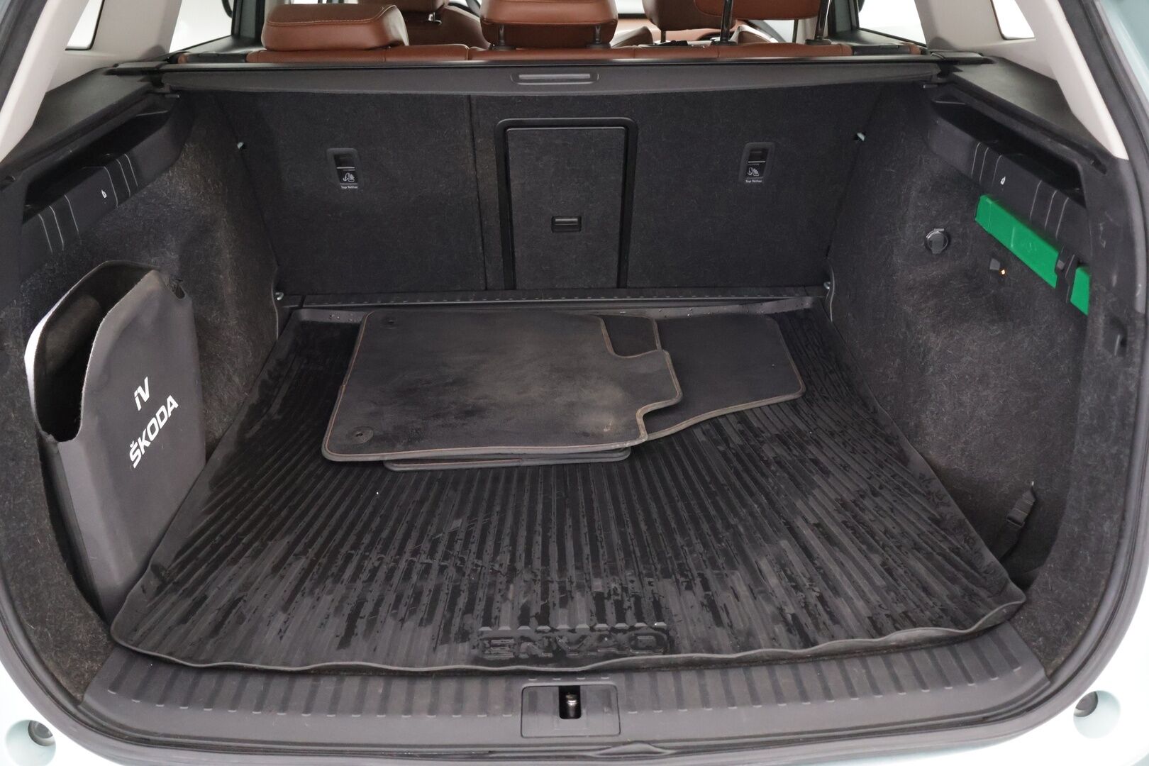 Skoda Enyaq 2022 80 iV - | ecoSuite nahkasisusta | Canton | Matrix LED | Lämpöpumppu | Koukku | ACC | BLIS | Muistipenkki | P.kamera | Keyless | 21" |