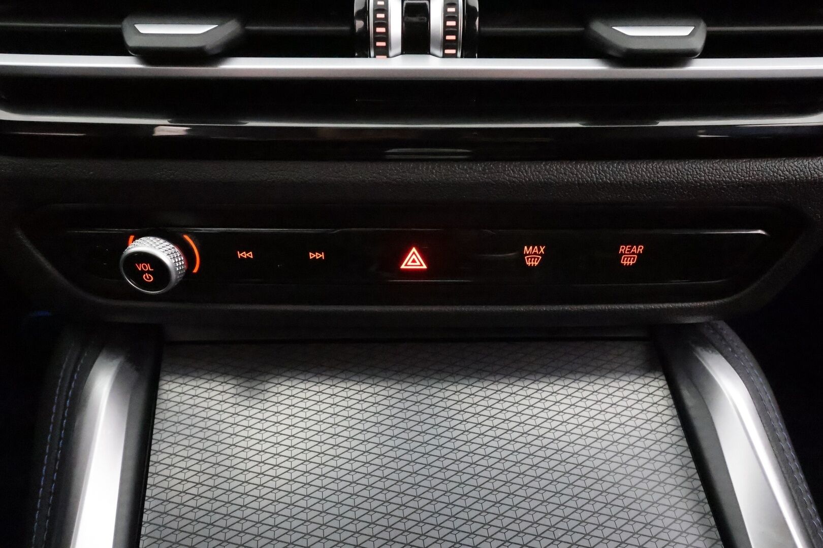 BMW i4 2023 eDrive40 M-Sport * ACC / P.kamera / Hifi / Navi / Sporttipenkit / Sähköluukku * - 1.Om Suomi-auto / Akku kuntotarkastettu / Kahdet renkaat aluvanteilla 