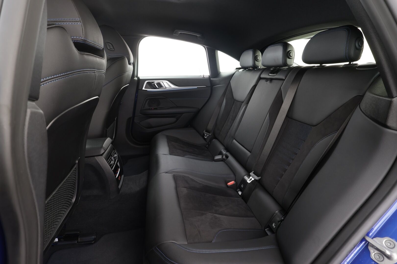 BMW i4 2023 eDrive40 M-Sport * ACC / P.kamera / Hifi / Navi / Sporttipenkit / Sähköluukku * - 1.Om Suomi-auto / Akku kuntotarkastettu / Kahdet renkaat aluvanteilla 