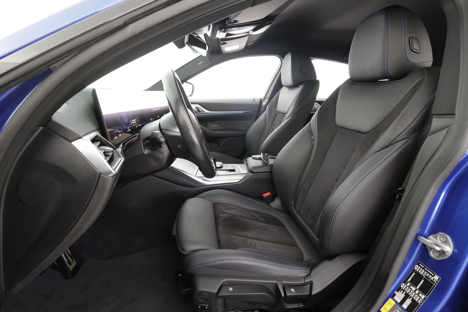 BMW i4 2023 eDrive40 M-Sport * ACC / P.kamera / Hifi / Navi / Sporttipenkit / Sähköluukku * - 1.Om Suomi-auto / Akku kuntotarkastettu / Kahdet renkaat aluvanteilla 