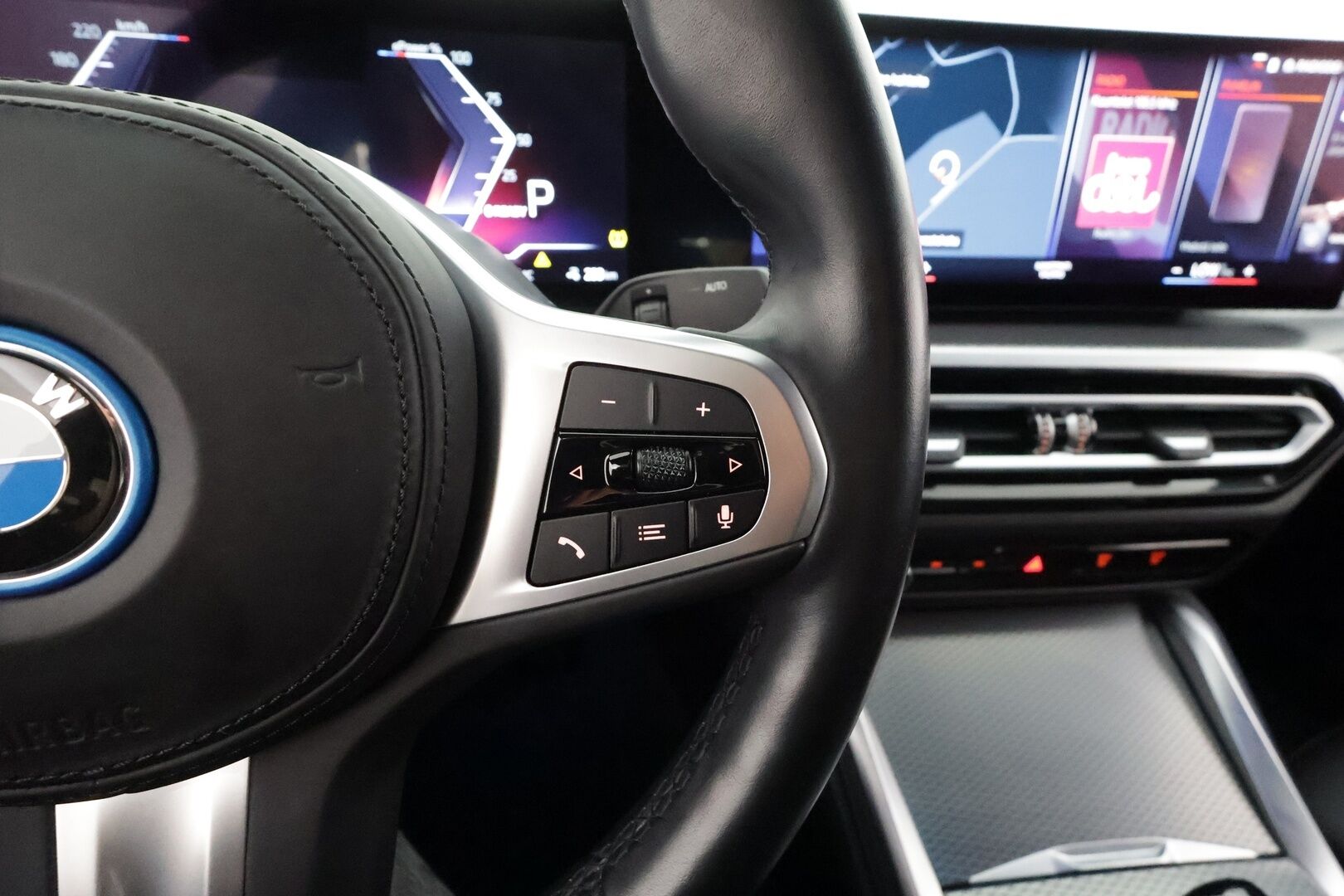 BMW i4 2023 eDrive40 M-Sport * ACC / P.kamera / Hifi / Navi / Sporttipenkit / Sähköluukku * - 1.Om Suomi-auto / Akku kuntotarkastettu / Kahdet renkaat aluvanteilla 