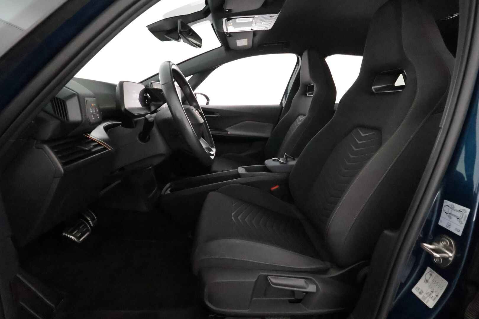 CUPRA Born 2022 150 kW 58kWh **ACC / LED / P.kamera / Digimittaristo / Ratinlämmitin / Navi / Kaistavahti** - Merkkihuollettu! / Akku kuntotarkastettu SoH 95,2% 