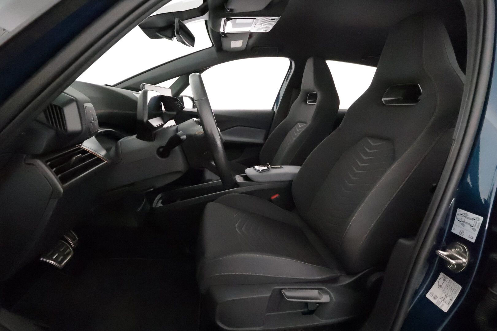 CUPRA Born 2022 150 kW 58kWh **ACC / LED / P.kamera / Digimittaristo / Ratinlämmitin / Navi / Kaistavahti** - Merkkihuollettu! / Akku kuntotarkastettu SoH 95,2% 