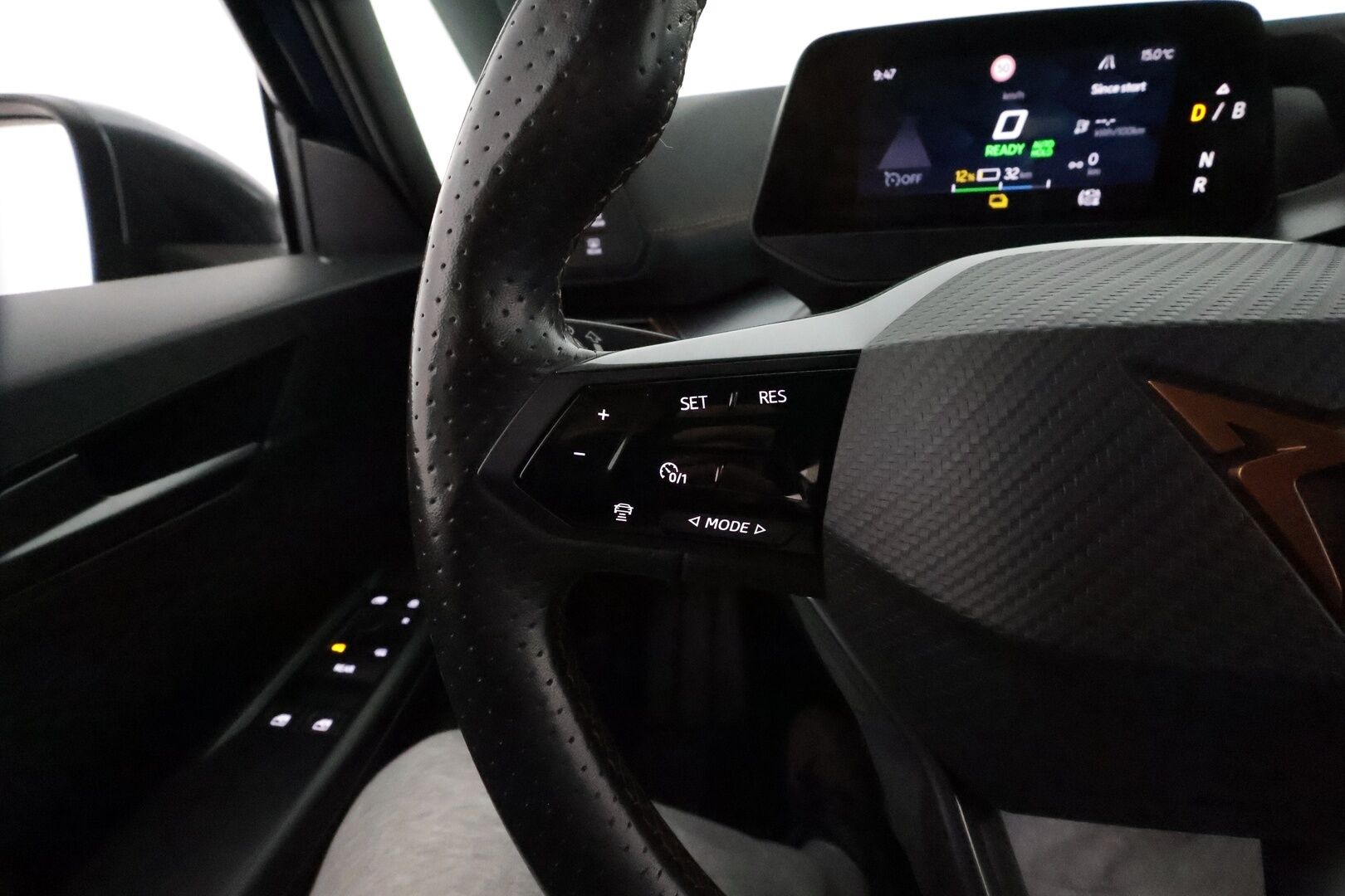 CUPRA Born 2022 150 kW 58kWh **ACC / LED / P.kamera / Digimittaristo / Ratinlämmitin / Navi / Kaistavahti** - Merkkihuollettu! / Akku kuntotarkastettu SoH 95,2% 