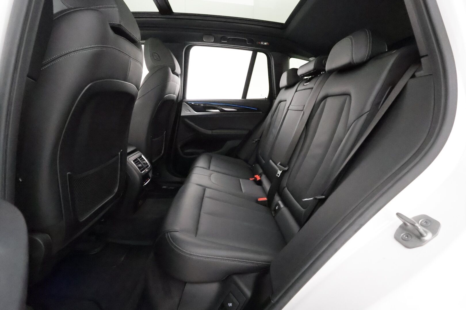 BMW iX3 2022 G08 M Sport Charged **Panorama / Koukku / Adapt.Vakkari / P.Kamera / LED-valot / Sporttipenkki Muistilla / Navi** - 3,99 % KORKOTARJOUS TÄHÄN AUTOON - Kaistavahti / 3-Aluienen AC / Comfort Access / 2x Renkaat