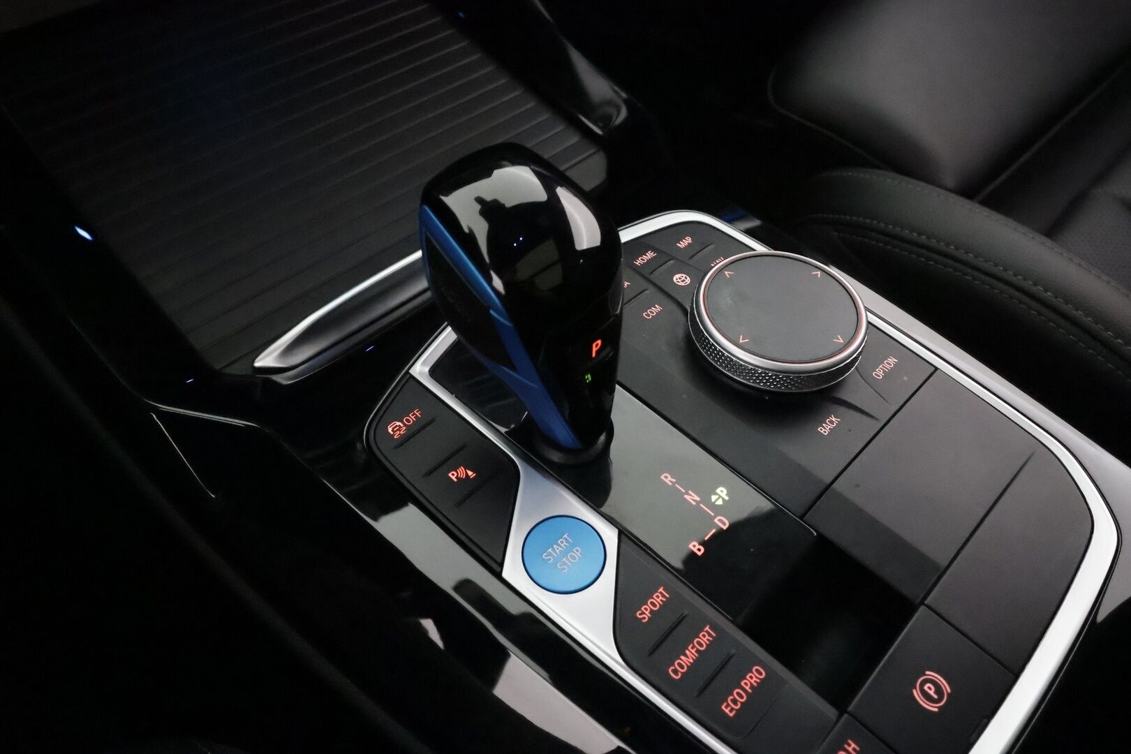 BMW iX3 2022 G08 M Sport Charged **Panorama / Koukku / Adapt.Vakkari / P.Kamera / LED-valot / Sporttipenkki Muistilla / Navi** - 3,99 % KORKOTARJOUS TÄHÄN AUTOON - Kaistavahti / 3-Aluienen AC / Comfort Access / 2x Renkaat