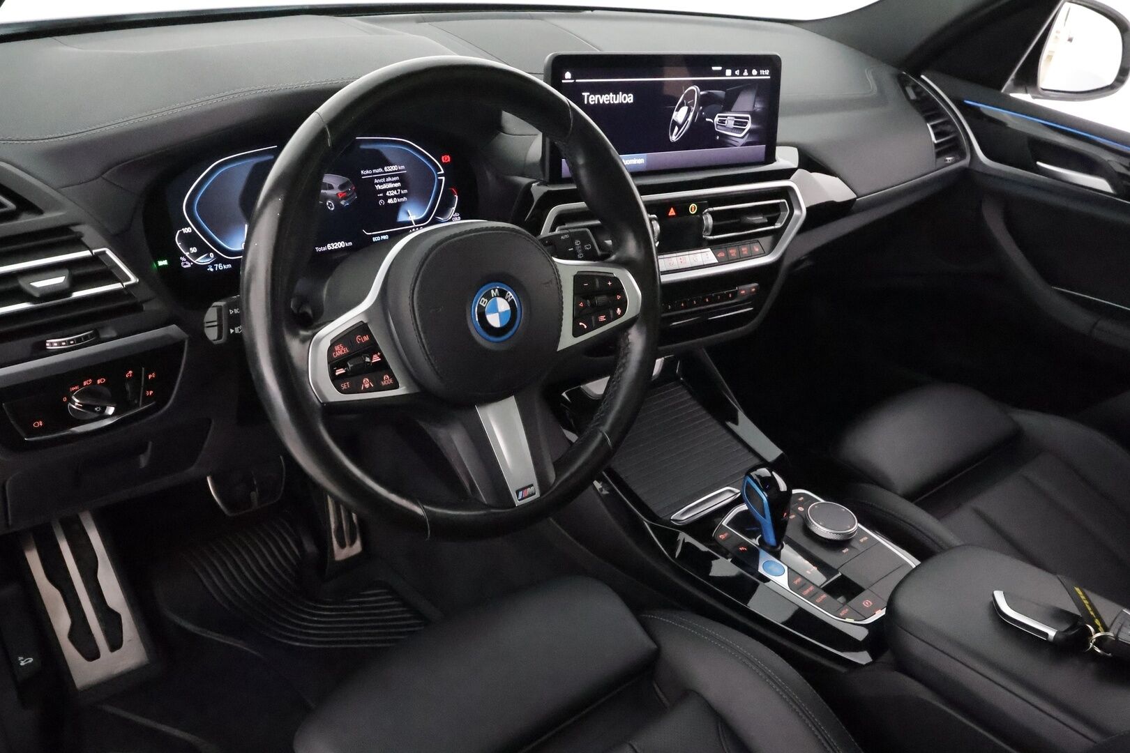 BMW iX3 2022 G08 M Sport Charged **Panorama / Koukku / Adapt.Vakkari / P.Kamera / LED-valot / Sporttipenkki Muistilla / Navi** - 3,99 % KORKOTARJOUS TÄHÄN AUTOON - Kaistavahti / 3-Aluienen AC / Comfort Access / 2x Renkaat