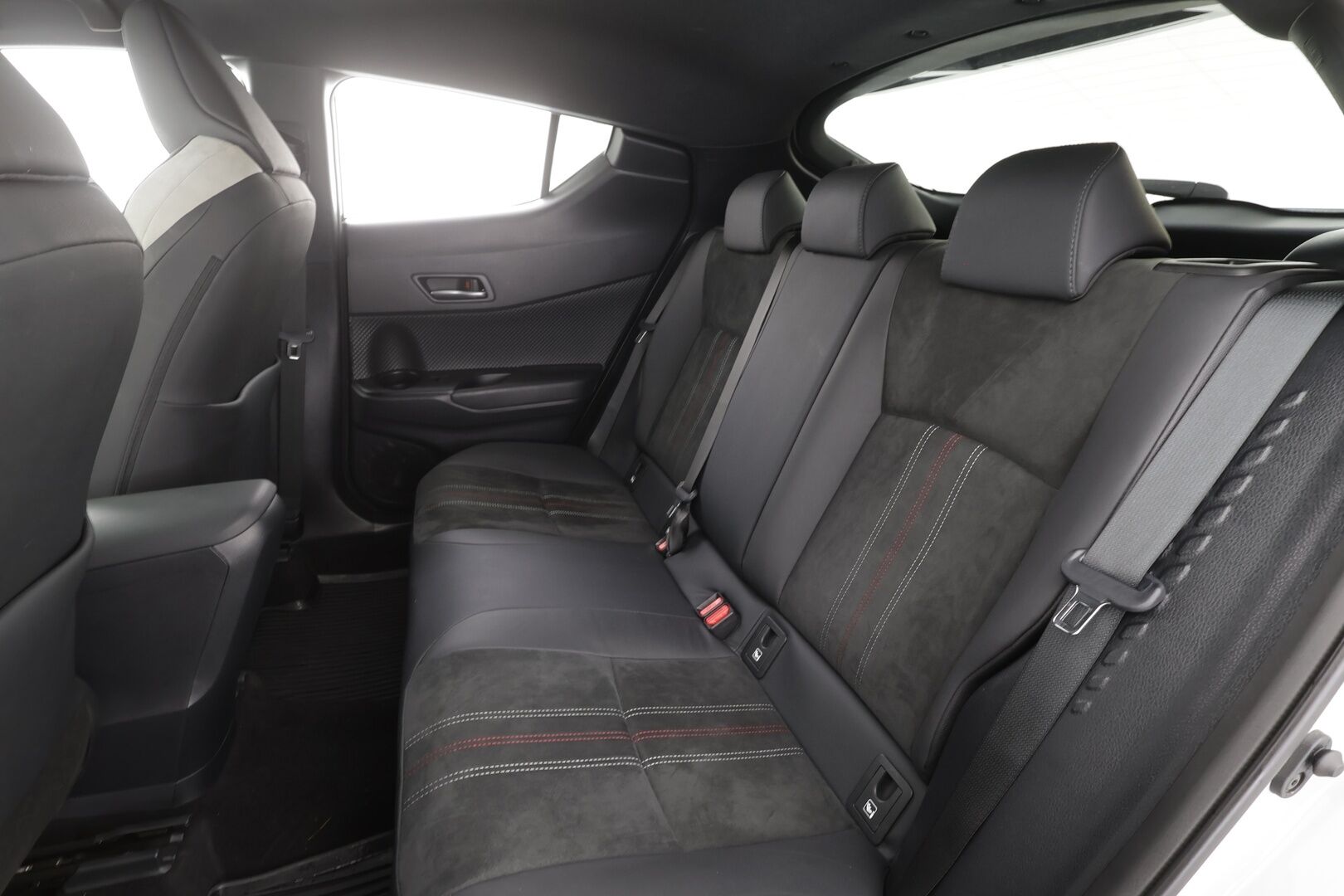 Toyota C-HR 2022 1,8 Hybrid GR Sport - | JBL | ACC | LED | LED-lisävalo | P.kamera | Navi | Kaistavahti | Katveavustin | Sähköpenkki | Keyless | Suomi-auto | Merkkihuollot | Kahdet renkaat |