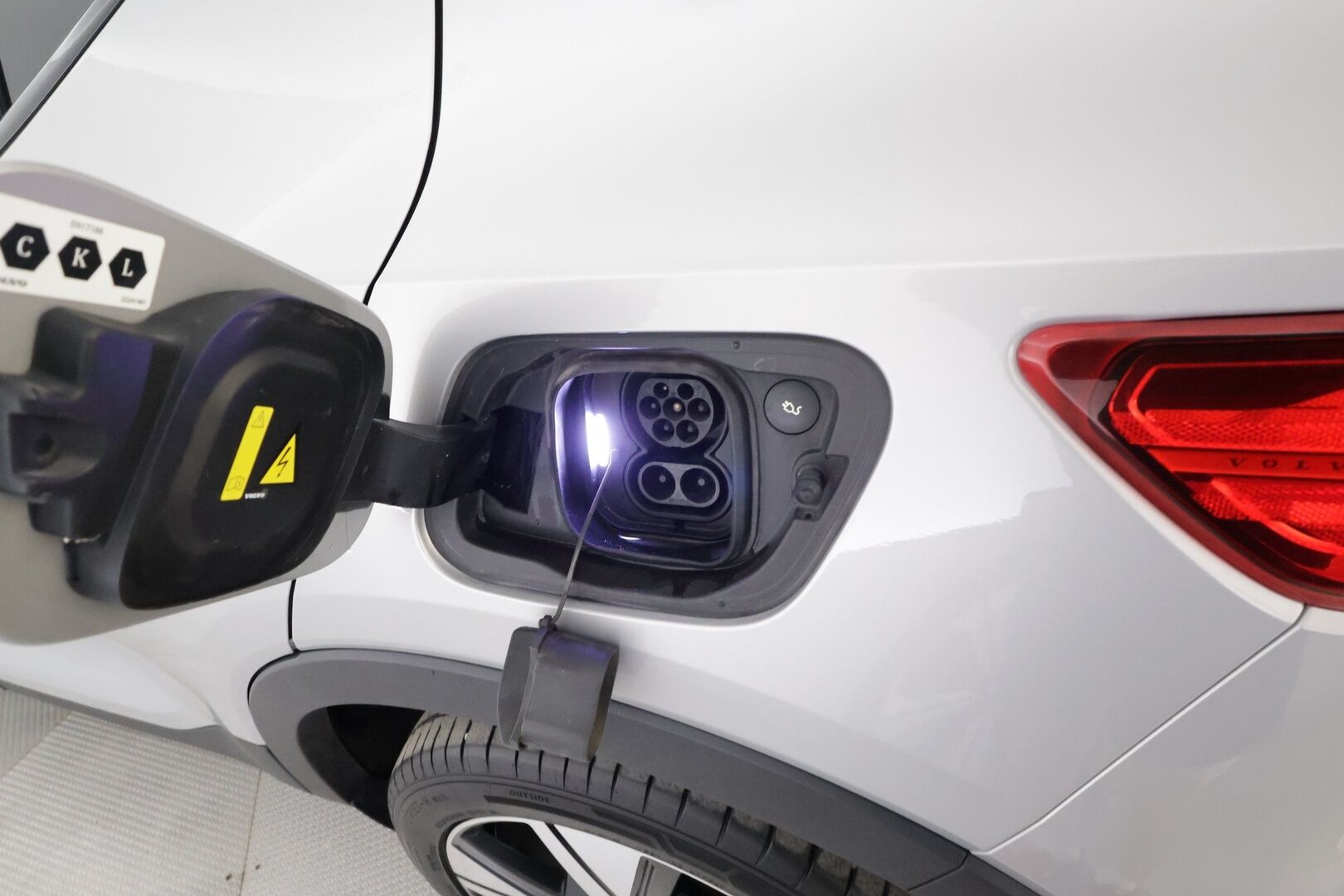 Volvo XC40 2023 Recharge Single Plus aut - Suomiauto | Lämpöpumppu | Akuston Esilämmitys | ACC | Peruutuskamera | Muistipenkki | Adapt.LED | 2x Renkaat Aluvantein!