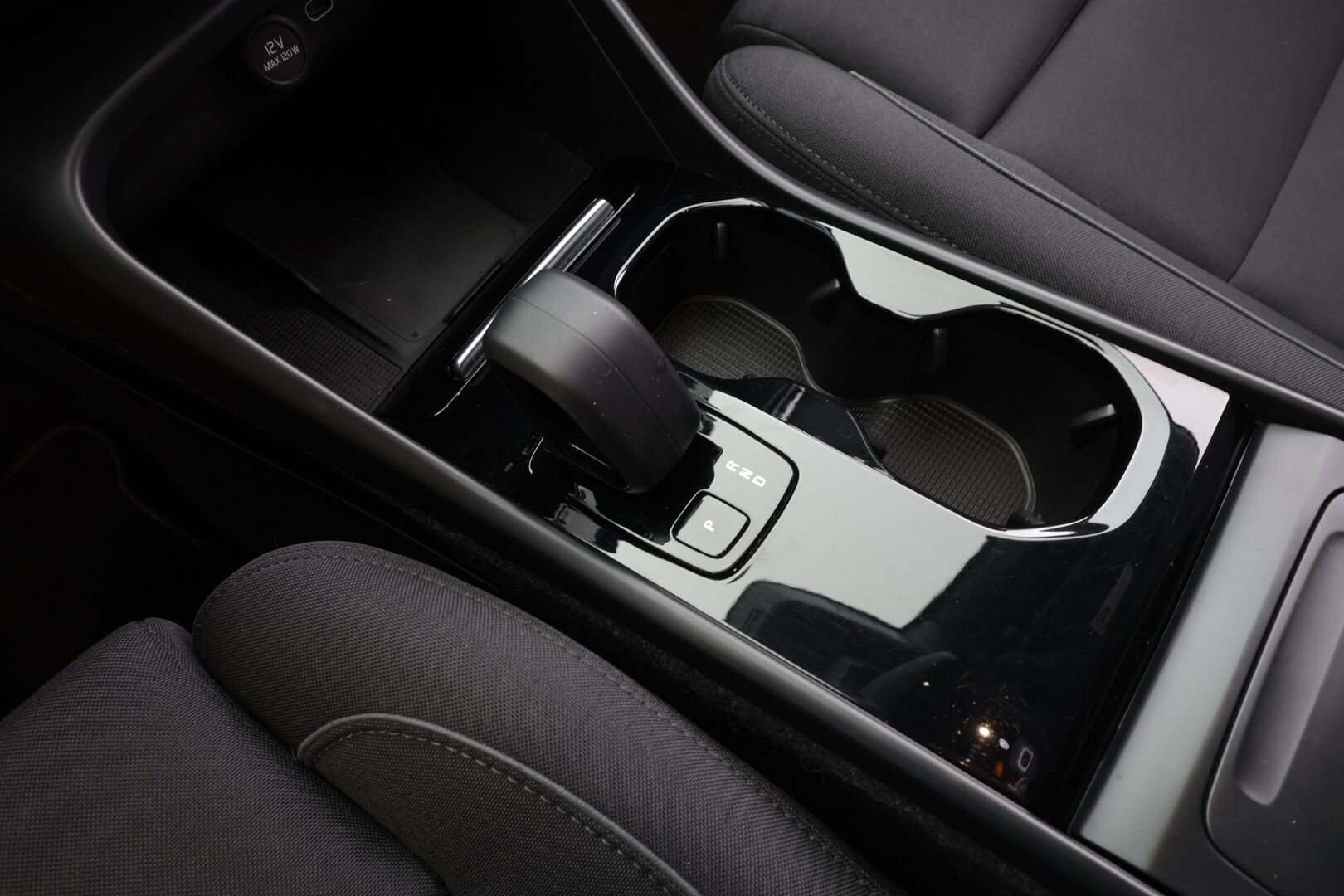 Volvo XC40 2023 Recharge Single Plus aut - Suomiauto | Lämpöpumppu | Akuston Esilämmitys | ACC | Peruutuskamera | Muistipenkki | Adapt.LED | 2x Renkaat Aluvantein!