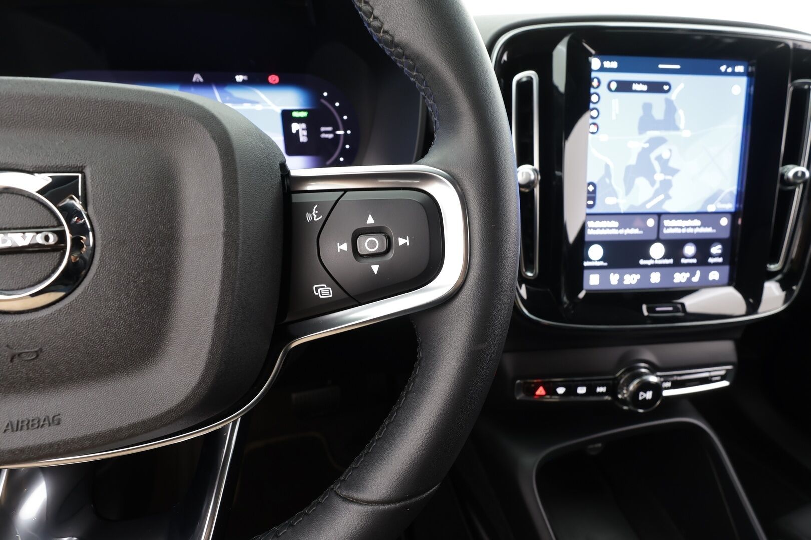 Volvo XC40 2023 Recharge Single Plus aut - Suomiauto | Lämpöpumppu | Akuston Esilämmitys | ACC | Peruutuskamera | Muistipenkki | Adapt.LED | 2x Renkaat Aluvantein!