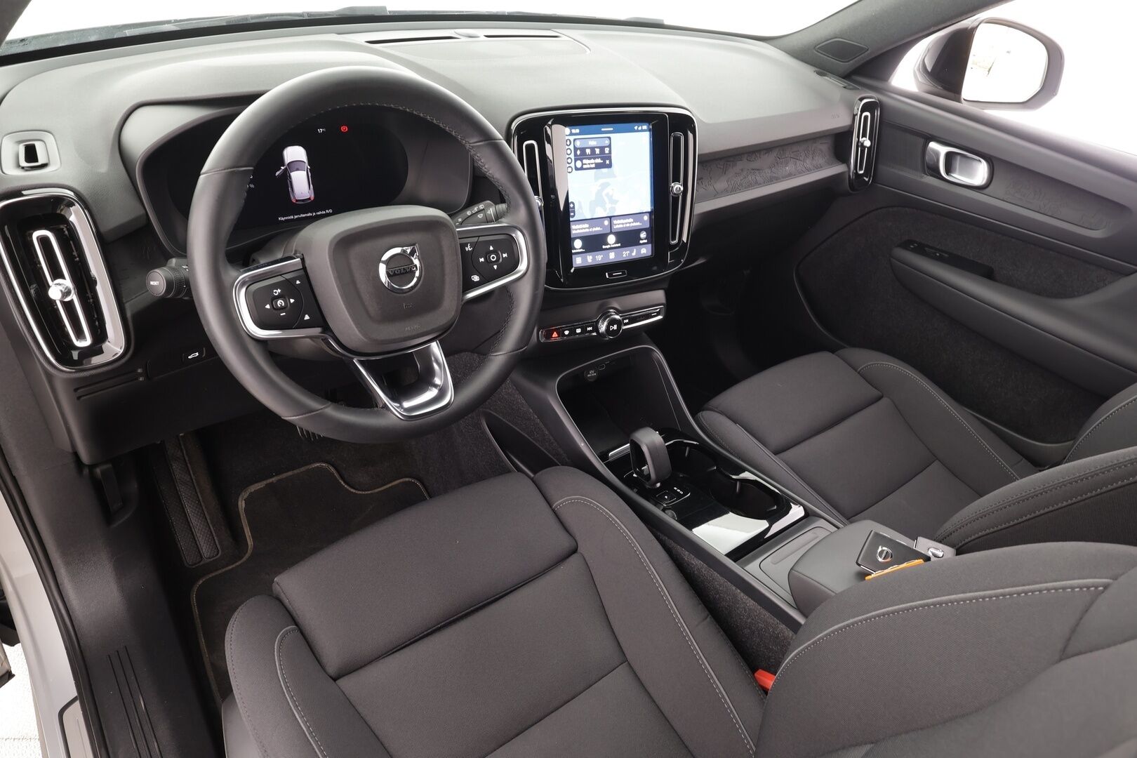 Volvo XC40 2023 Recharge Single Plus aut - Suomiauto | Lämpöpumppu | Akuston Esilämmitys | ACC | Peruutuskamera | Muistipenkki | Adapt.LED | 2x Renkaat Aluvantein!