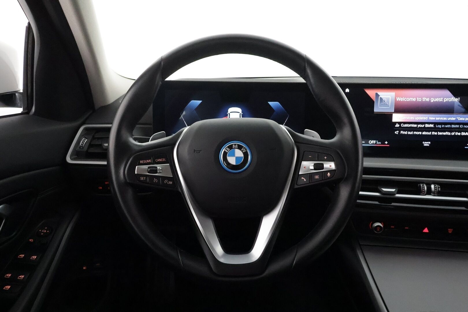BMW 330 2023 G21 LCI Touring 330e xDrive A Charged Edition **Facelift / Sporttipenkit / Vakkari / Navi / Apple&Android / P.tutkat** - 1-om. Suomi-auto / 