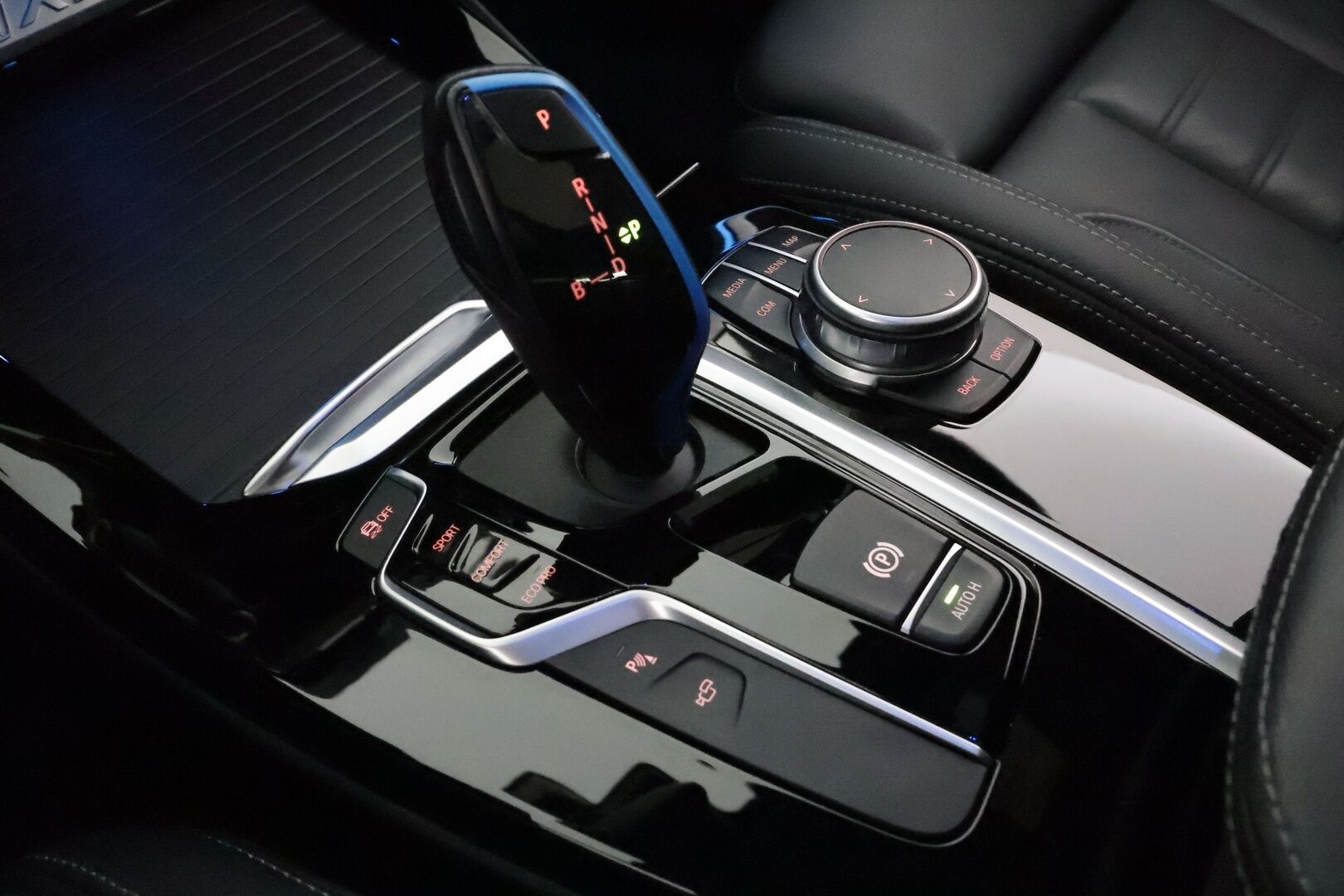 BMW iX3 2021 Charged Plus **Adapt.vakkari / H&K / 360° / HUD / Muistipenkki / Panorama / Adapt.LED / Navi** - 3,99 % KORKOTARJOUS TÄHÄN AUTOON - Kahdet renkaat aluvanteilla / Nahkaverhoilu / Digimittaristo / Adaptiivinen alusta / Comfort Access / Hieno!