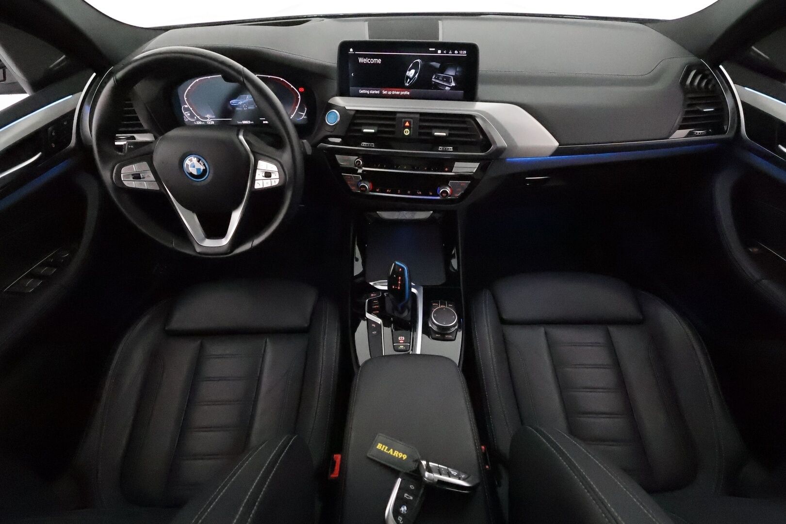 BMW iX3 2021 Charged Plus **Adapt.vakkari / H&K / 360° / HUD / Muistipenkki / Panorama / Adapt.LED / Navi** - 3,99 % KORKOTARJOUS TÄHÄN AUTOON - Kahdet renkaat aluvanteilla / Nahkaverhoilu / Digimittaristo / Adaptiivinen alusta / Comfort Access / Hieno!