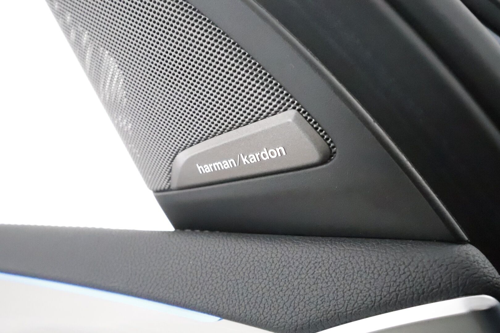 BMW iX3 2021 Charged Plus **Adapt.vakkari / H&K / 360° / HUD / Muistipenkki / Panorama / Adapt.LED / Navi** - 3,99 % KORKOTARJOUS TÄHÄN AUTOON - Kahdet renkaat aluvanteilla / Nahkaverhoilu / Digimittaristo / Adaptiivinen alusta / Comfort Access / Hieno!