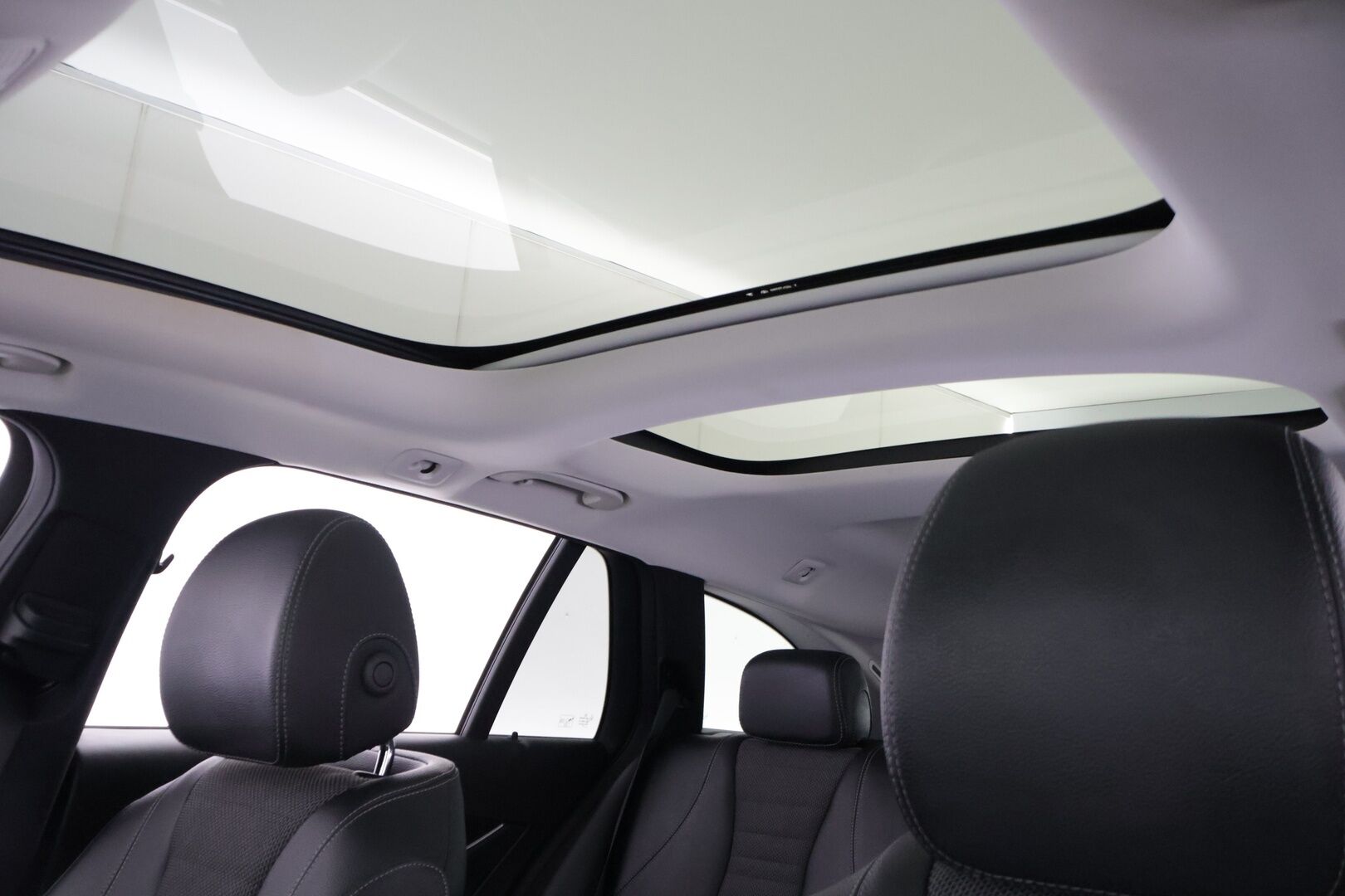 Mercedes-Benz E 2021 300 de 4MATIC T A EQ Power AMG / Panorama / Koukku / 360° Kamera / Sporttipenkit Muistilla / Multibeam LED / KeylessGo - Akku kuntotarkastettu / 2x Aluvanteet