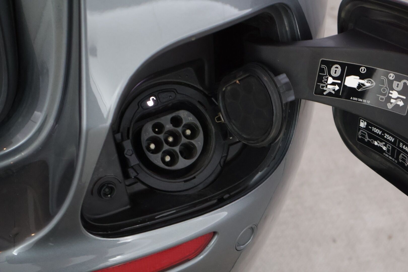 Mercedes-Benz E 2021 300 de 4MATIC T A EQ Power AMG / Widescreen / Burmester / Panorama / Koukku / 360° Kamera / Sporttipenkit Muistilla / - Akku kuntotarkastettu / 2x Aluvanteet / KeylessGo / Multibeam LED - HULLUT AVAJAISHULINAT KORKOTARJOUS 3,29 %