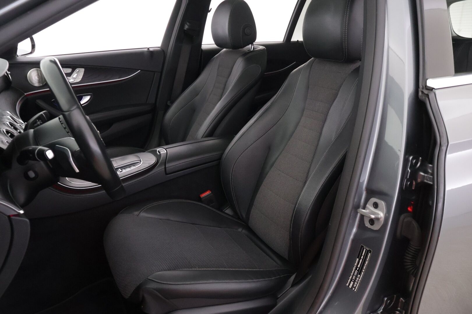 Mercedes-Benz E 2021 300 de 4MATIC T A EQ Power AMG / Widescreen / Burmester / Panorama / Koukku / 360° Kamera / Sporttipenkit Muistilla / - Akku kuntotarkastettu / 2x Aluvanteet / KeylessGo / Multibeam LED - HULLUT AVAJAISHULINAT KORKOTARJOUS 3,29 %