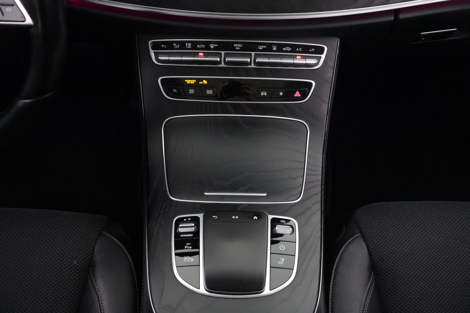 Mercedes-Benz E 2021 300 de 4MATIC T A EQ Power AMG - | Facelift | Multibeam LED | Widescreen | Burmester | Panorama | Koukku | 360° Kamera | Sporttipenkit Muistilla | KeylessGo |
