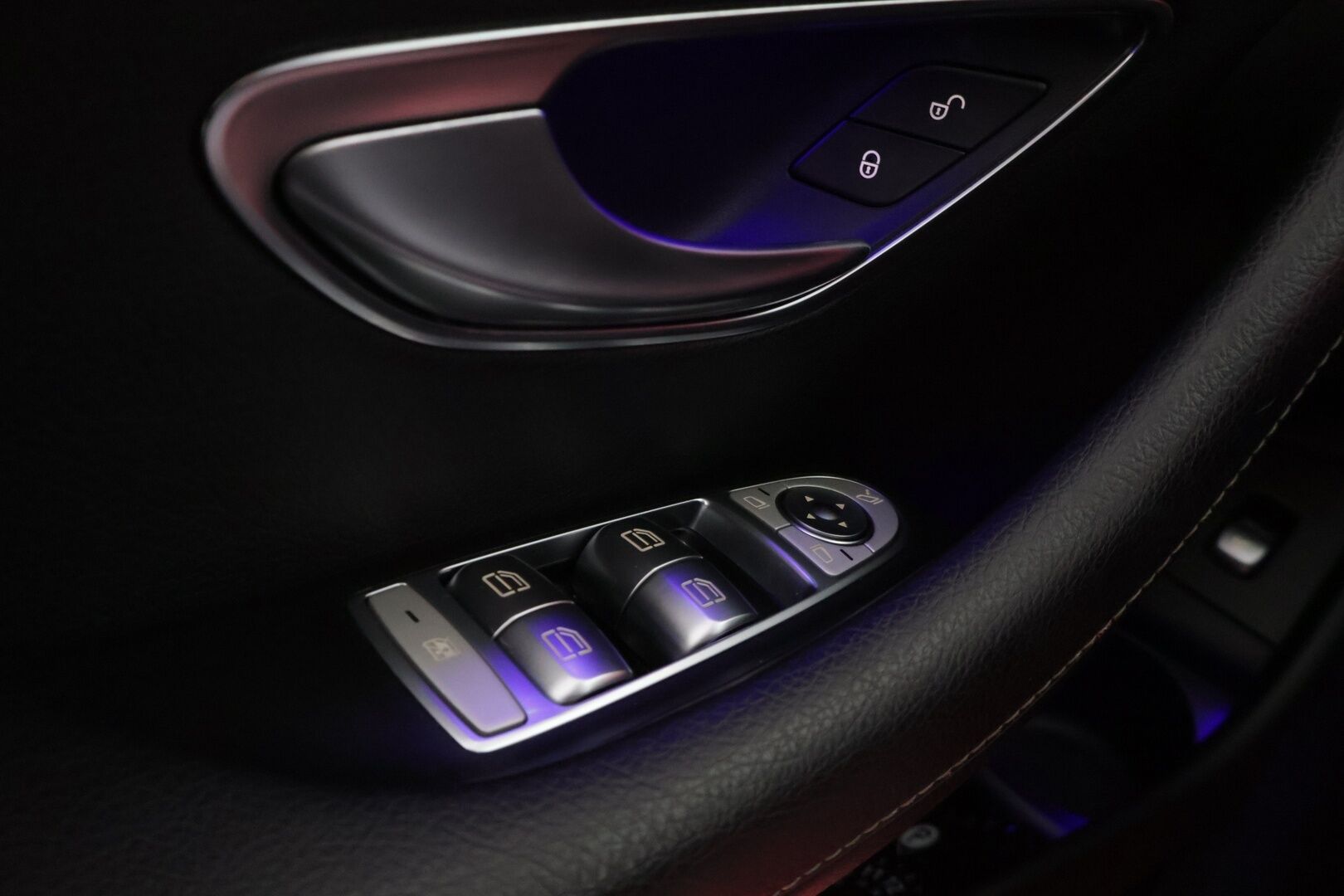 Mercedes-Benz E 2021 300 de 4MATIC T A EQ Power AMG / Panorama / Koukku / 360° Kamera / Sporttipenkit Muistilla / Multibeam LED / KeylessGo - Akku kuntotarkastettu / 2x Aluvanteet