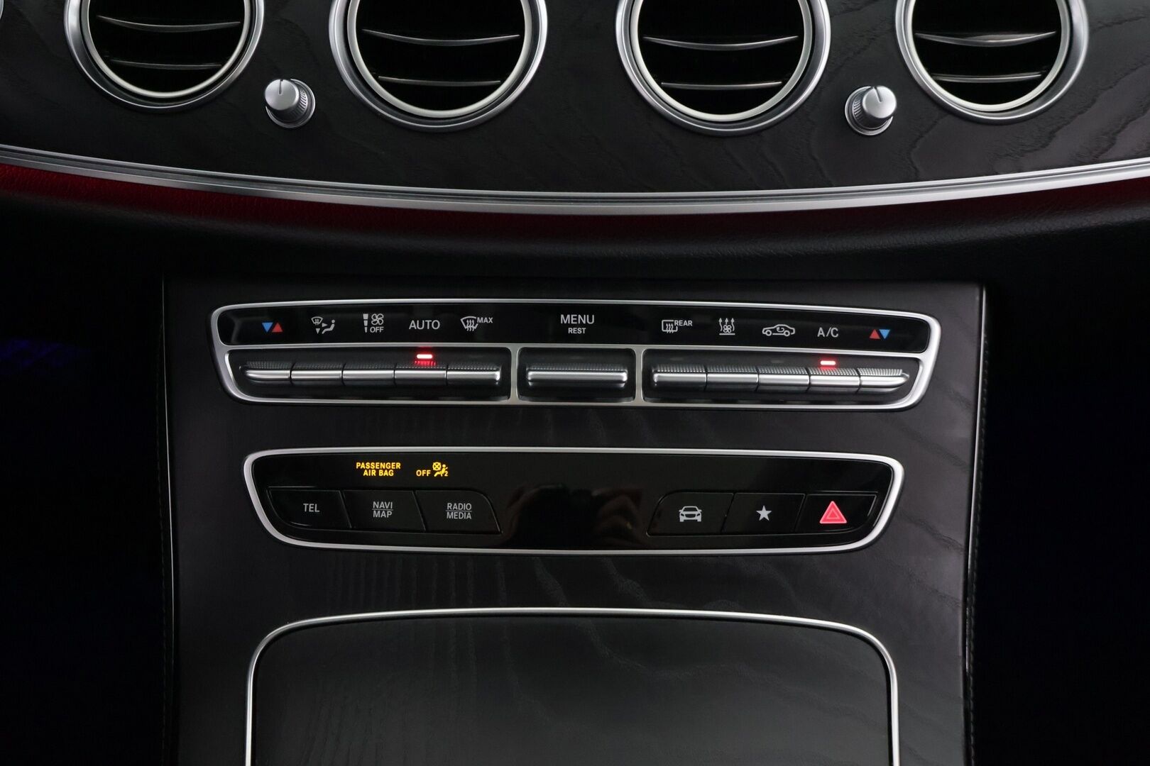 Mercedes-Benz E 2021 300 de 4MATIC T A EQ Power AMG - | Facelift | Multibeam LED | Widescreen | Burmester | Panorama | Koukku | 360° Kamera | Sporttipenkit Muistilla | KeylessGo |