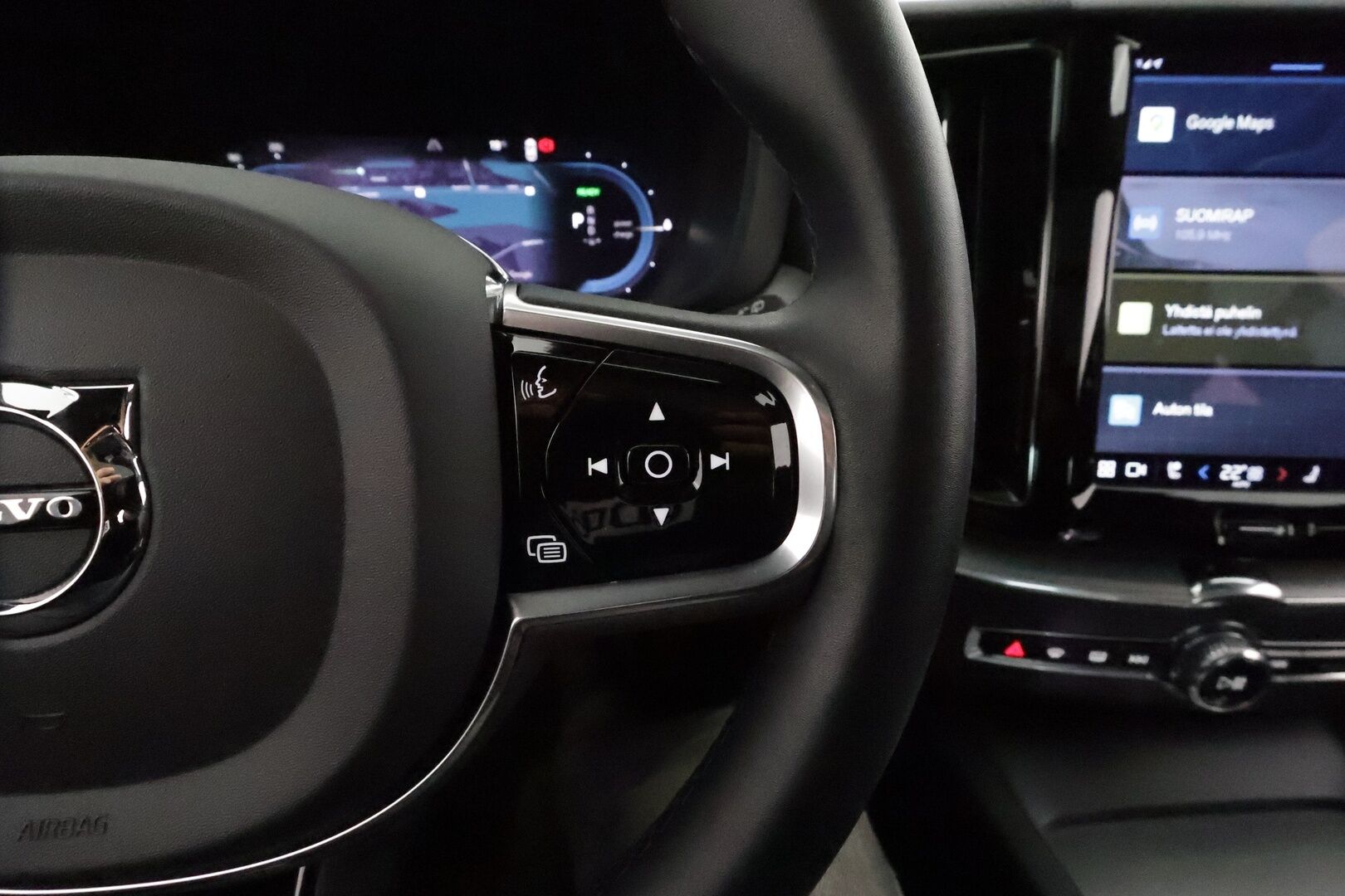 Volvo XC60 2023 T6 AWD Long Range Plus Dark aut *ACC / Panorama / Full LED / Muistipenkit / BLIS / Facelift / Navi / Webasto* - 3,99 % KORKOTARJOUS TÄHÄN AUTOON 16.9. ASTI! - 1.Om Suomi-auto / Kahdet renkaat aluvanteilla / Merkkihuollettu / Juuri huollettu / SoH 95.7%