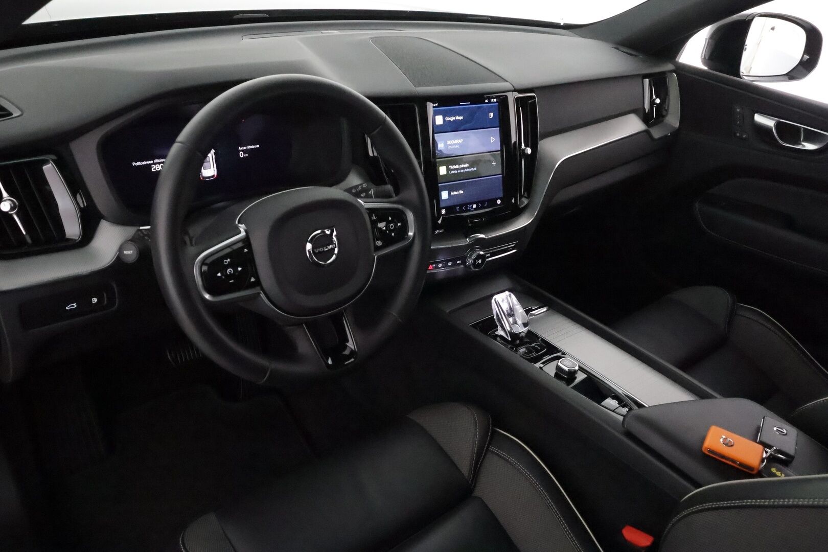 Volvo XC60 2023 T6 AWD Long Range Plus Dark aut **ACC / Panorama / Full LED / Muistipenkit / BLIS / Facelift / Navi / Webasto** - 1.Om Suomi-auto / Kahdet renkaat aluvanteilla / Merkkihuollettu / SoH 95.7%