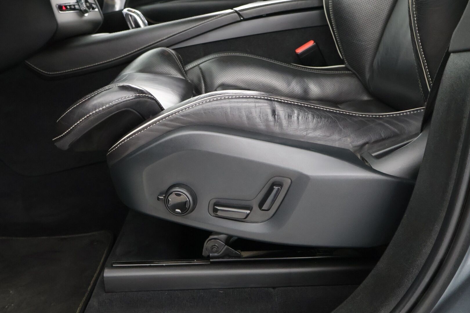 Volvo XC90 2016 T8 R-Design 7p *B&W / ACC / Ilma-alusta / Panorama / Kamera / Muistipenkit*