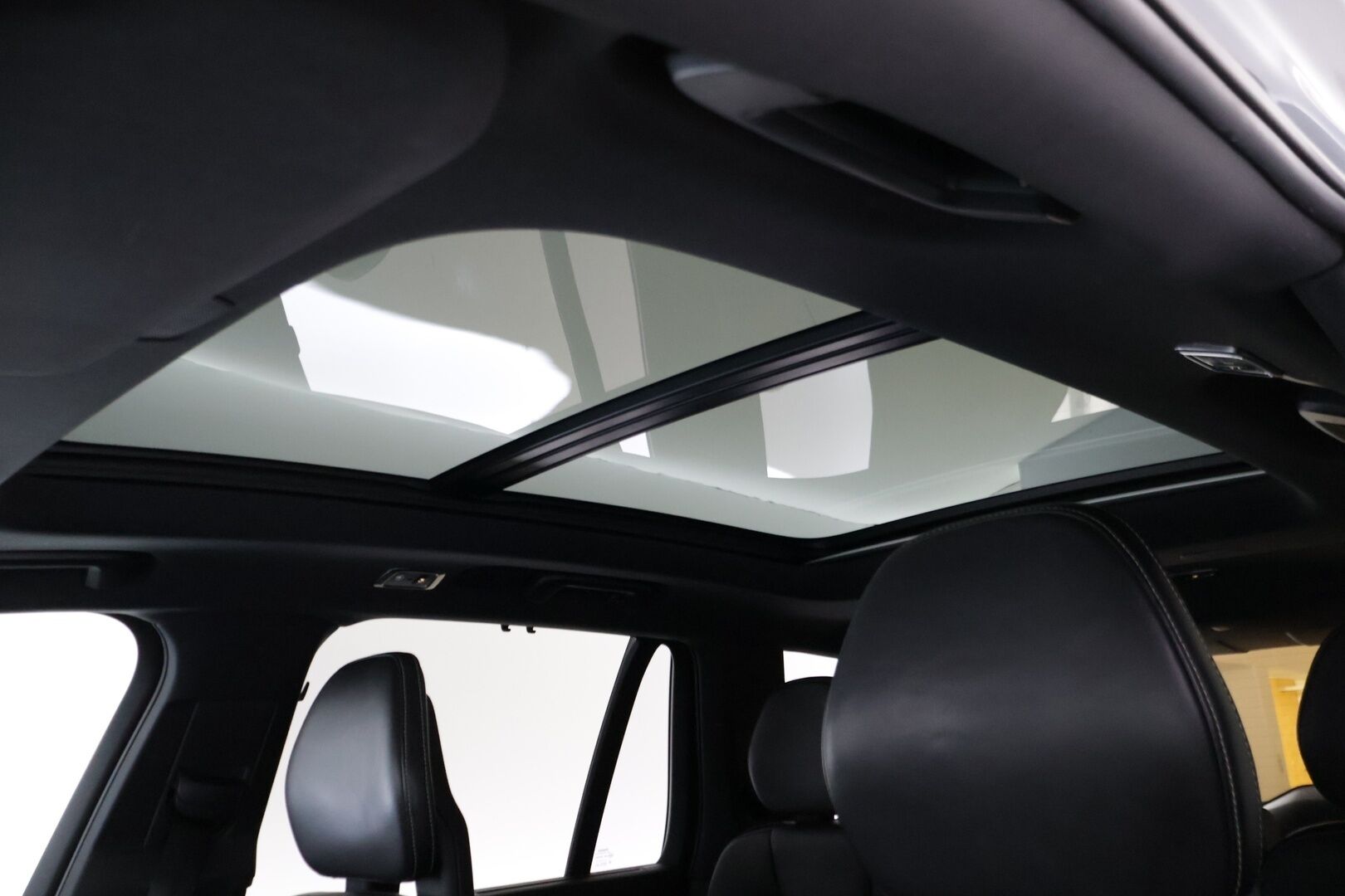 Volvo XC90 2016 T8 R-Design 7p - Myydään Huutokaupat.com - | R-Design | Webasto | B&W | ACC | Ilma-alusta | Panorama | P.Kamera | Muistipenkit | Digimittaristo | LED | S.Luukku | 