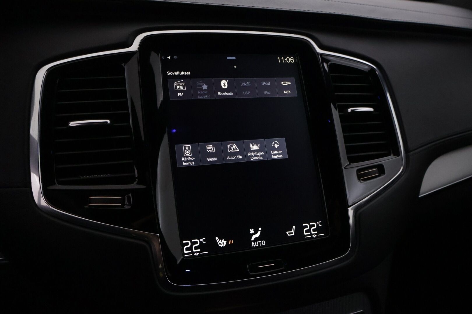 Volvo XC90 2016 T8 R-Design 7p - Myydään Huutokaupat.com - | R-Design | Webasto | B&W | ACC | Ilma-alusta | Panorama | P.Kamera | Muistipenkit | Digimittaristo | LED | S.Luukku | 