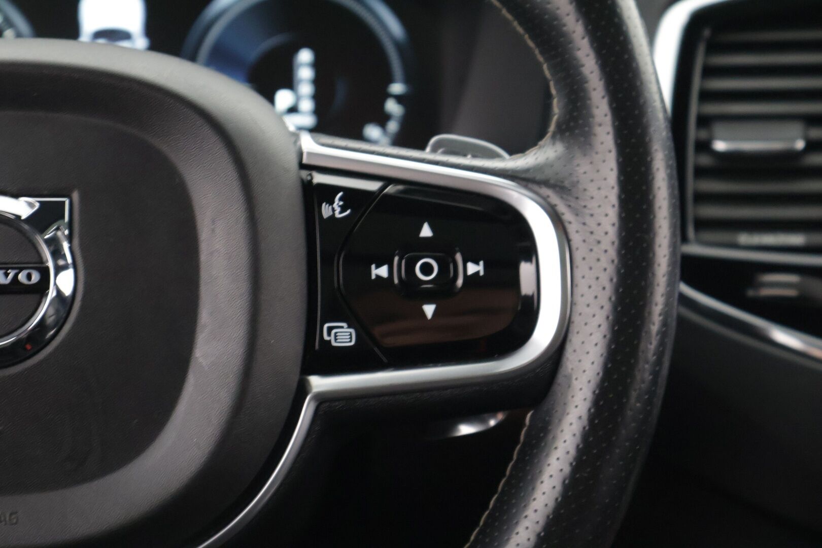 Volvo XC90 2016 T8 R-Design 7p *B&W / ACC / Ilma-alusta / Panorama / Kamera / Muistipenkit*