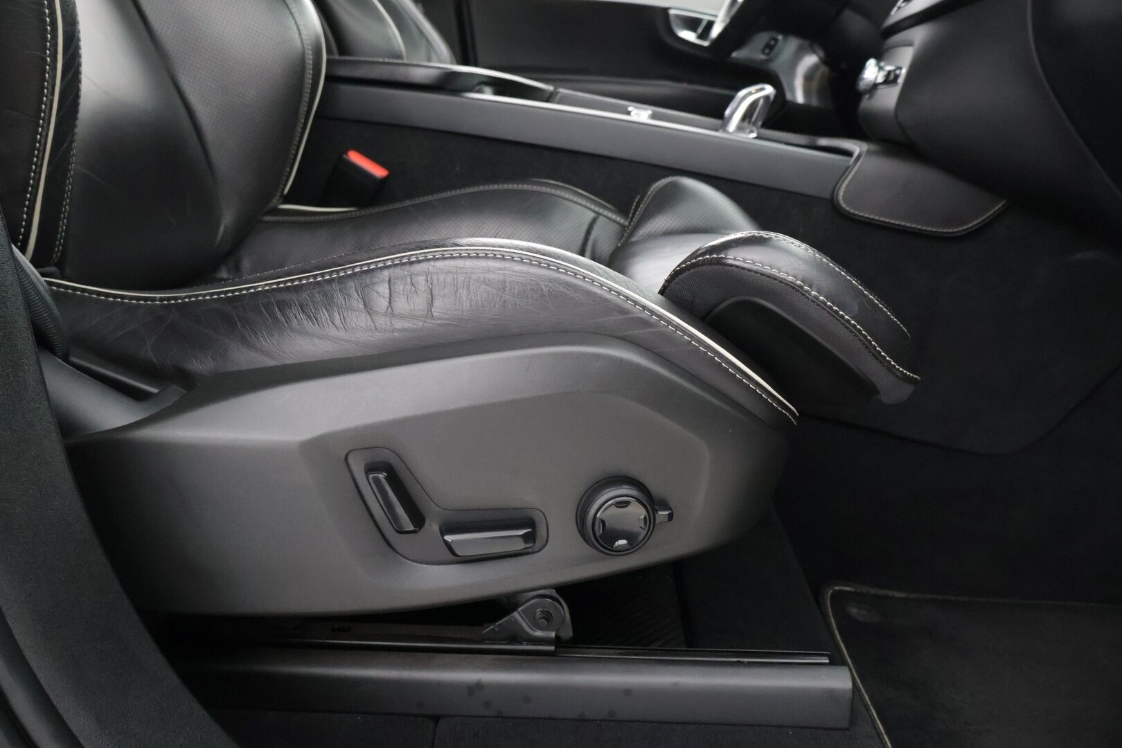 Volvo XC90 2016 T8 R-Design 7p - Myydään Huutokaupat.com - | R-Design | Webasto | B&W | ACC | Ilma-alusta | Panorama | P.Kamera | Muistipenkit | Digimittaristo | LED | S.Luukku | 